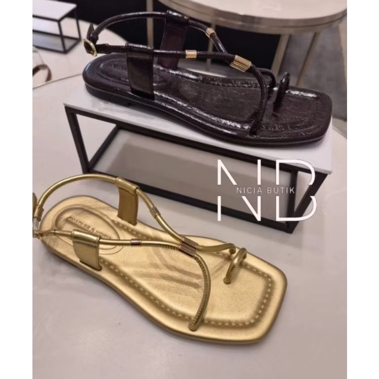 Sandal ck toe ring metallic accent