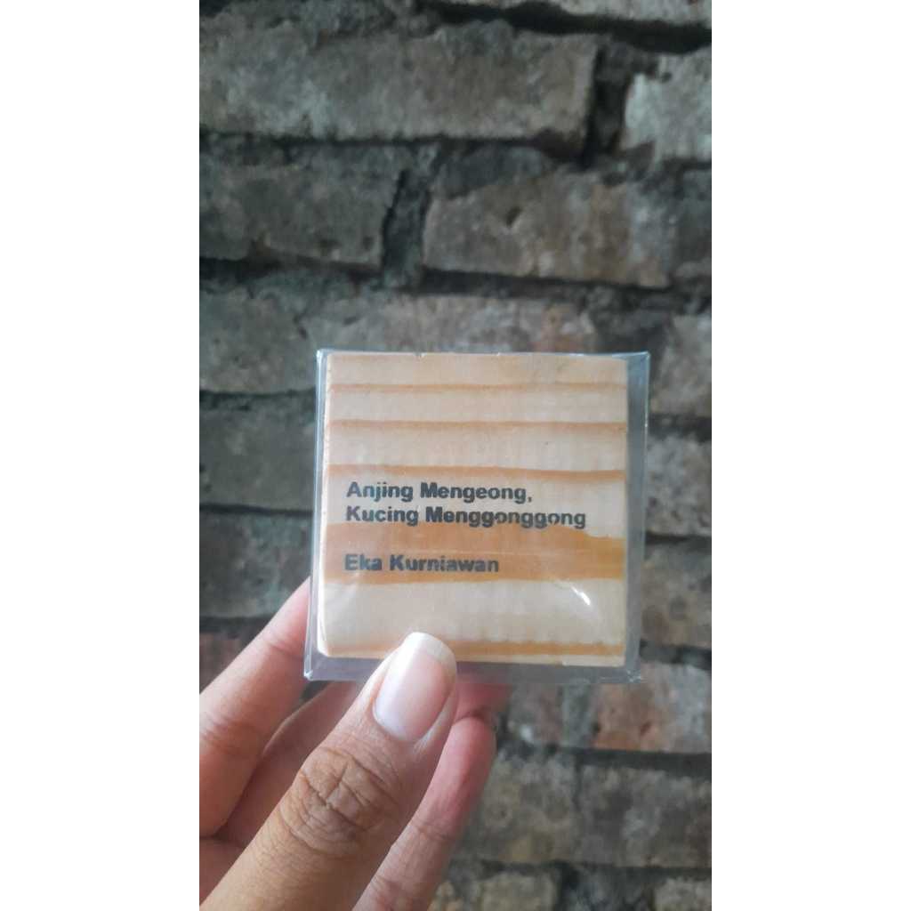 STEMPEL KAYU Anjing Mengeong, Kucing Menggonggong