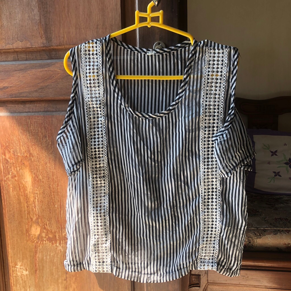 atasan off shoulder