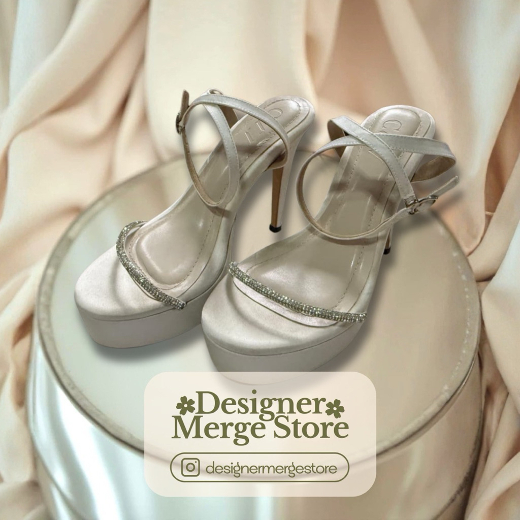 [PRELOVED] Cava Prive High Heels Broken White – Wedding Shoes 13 cm Size 38 Chunky Casual