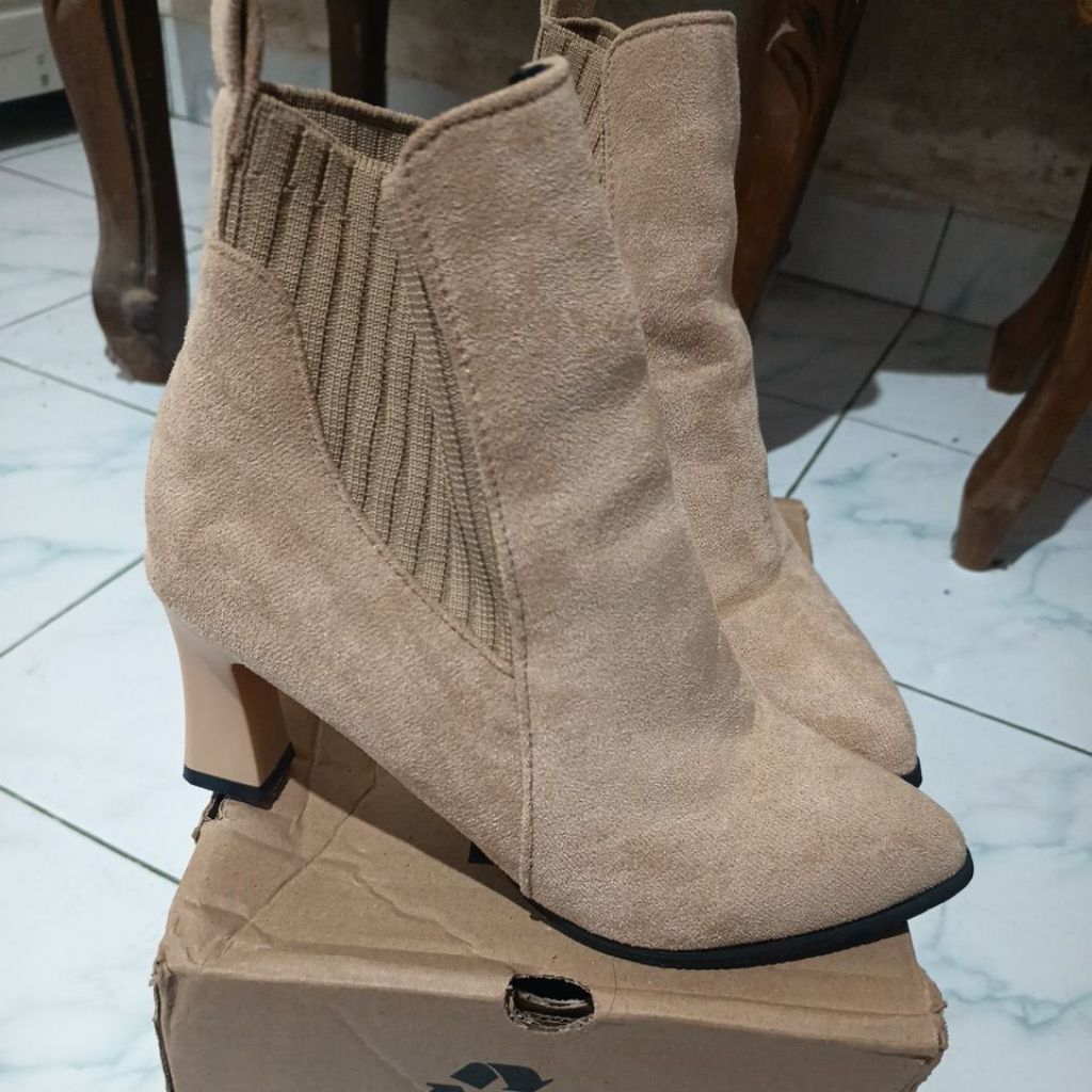 Preloved ankle boots suede YJH like new
