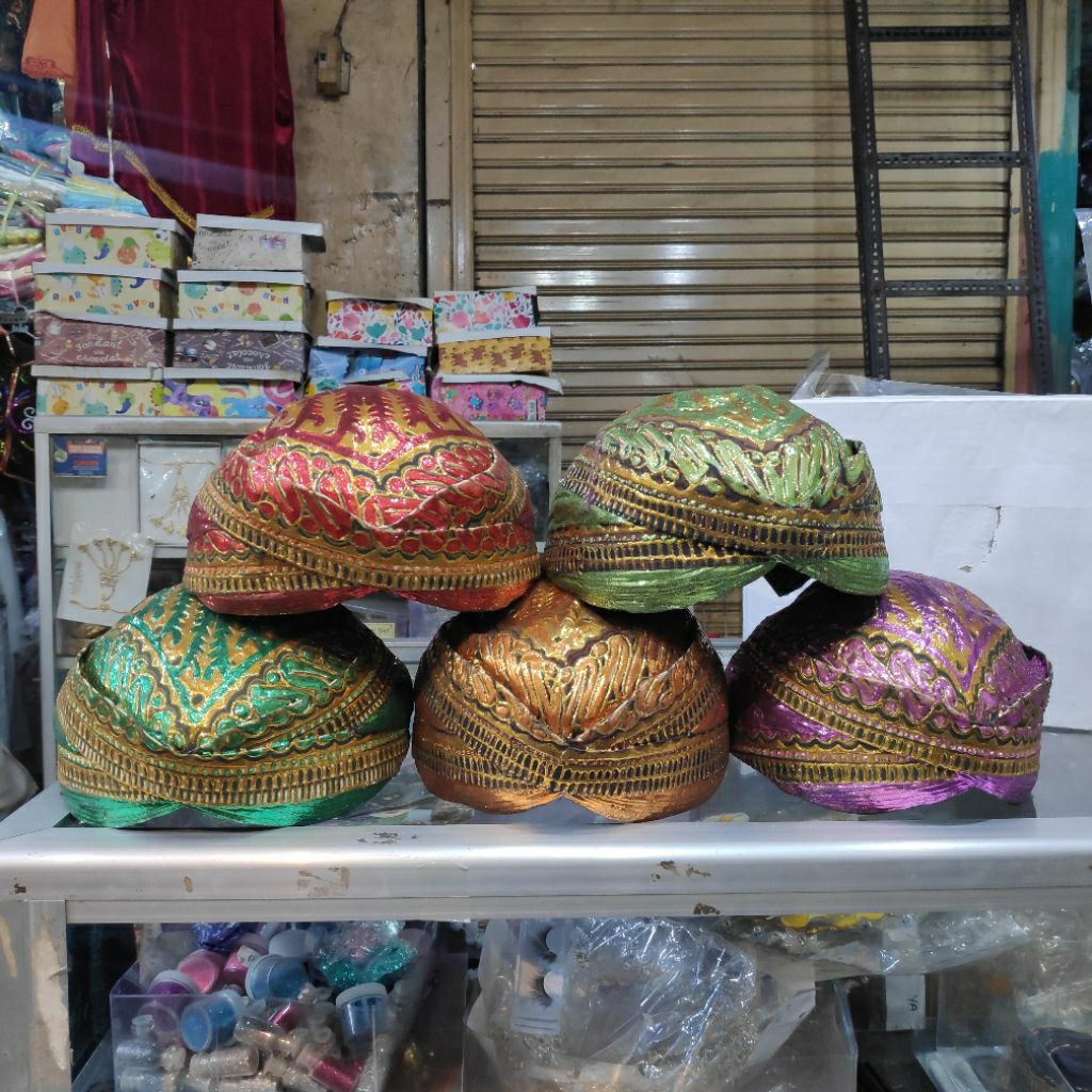 blangkon topi adat jawa solo prada glitter banyak warna hijau merah ungu