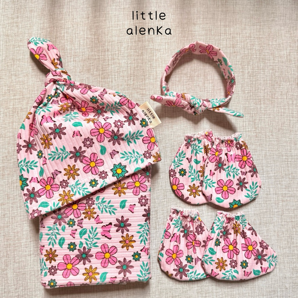 Alenka - Newborn Essentials (Swaddle + Mittens Booties Set) / Bedong Bayi Non Instan Motif