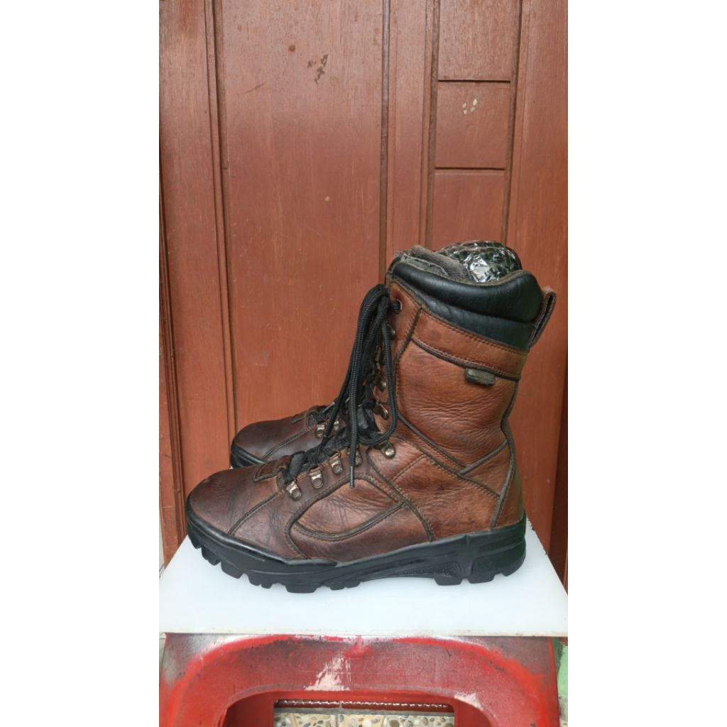 sepatu boots MAGNUM 42