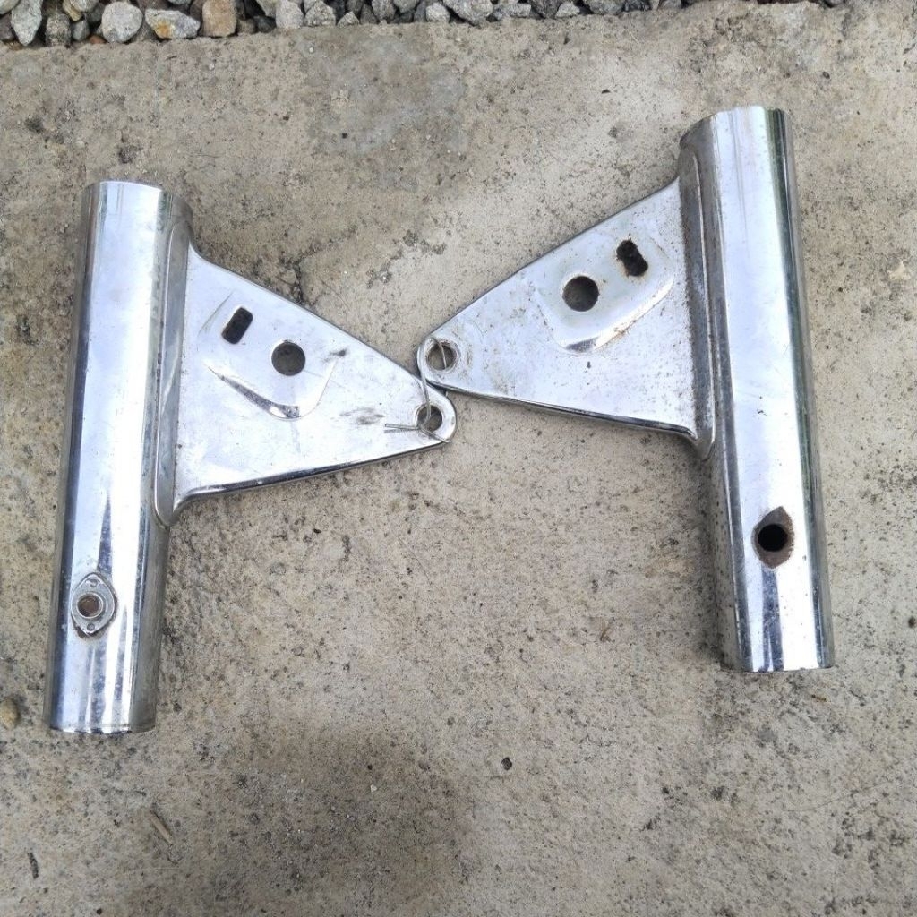 kupingan/pangkon lampu depan Gl 100 original