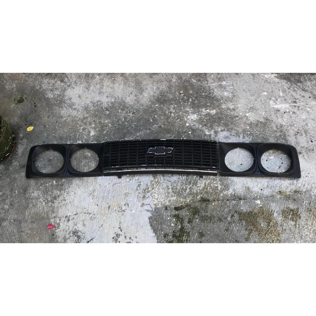 Grill cover lampu embleim cabutan chevrolet luv kbd