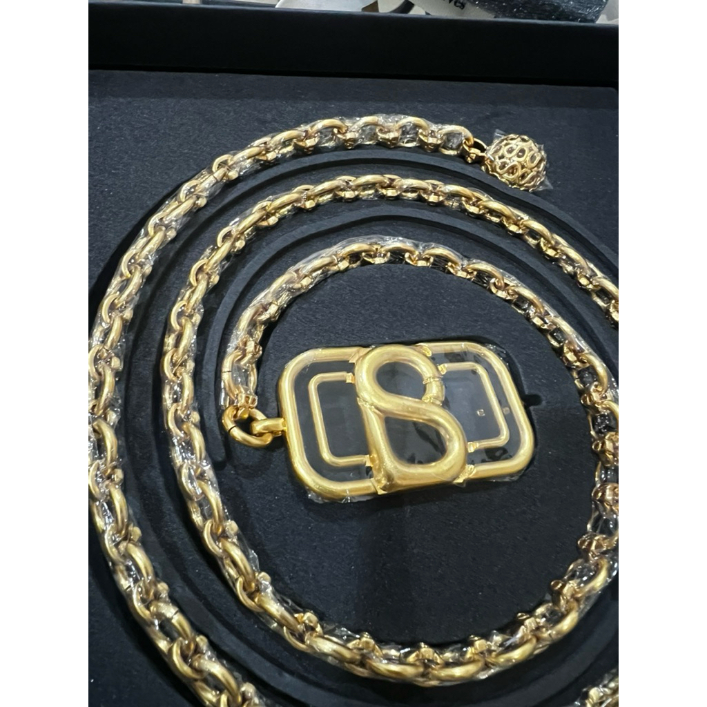 Briana Chain Belt Buttonscraves