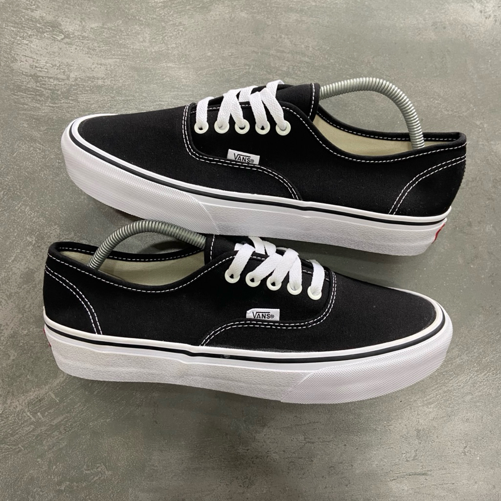 [Size 43] Vans Authentic Classic Black White Second Kondisi Mulus Nominus. Harga Baru nya 2.5 Juta R