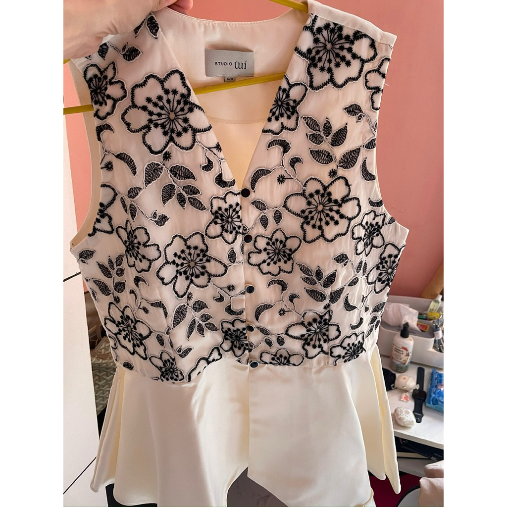 Studio Tui Vest