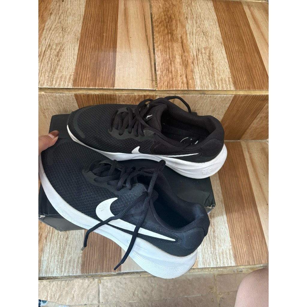 nike revolution 7