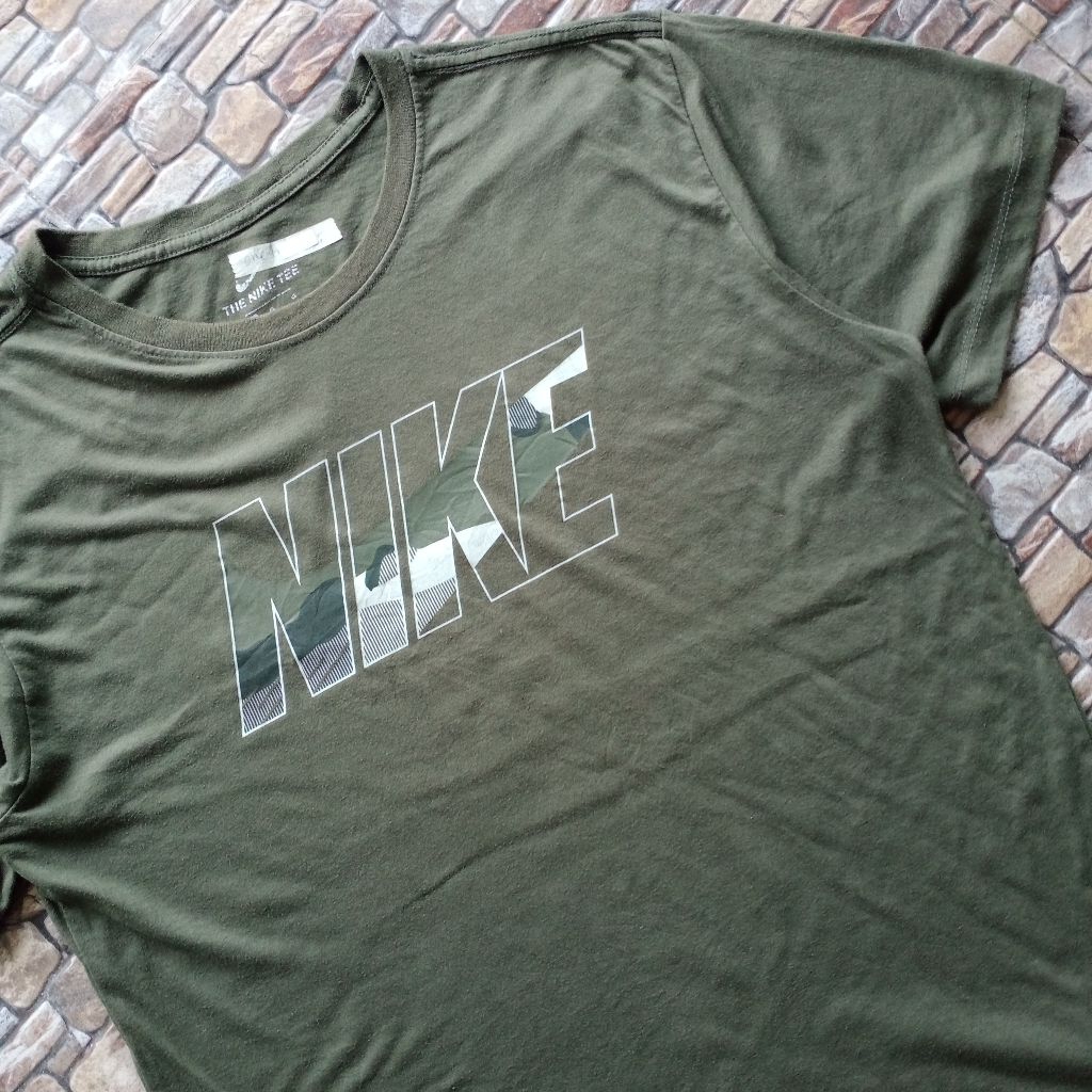 Kaos NIKE katun lengan pendek, Kaos pria branded original Preloved