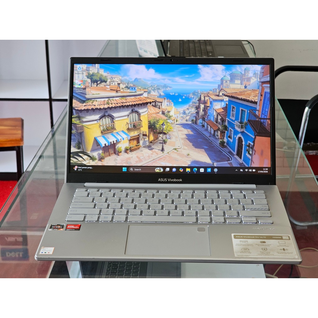 ASUS VIVOBOOK GO 14 E1404FA AMD Ryzen 5 7520U Ram 8 GB SSD 512 GB AMD Radeon Graphic Slim Ringan dan