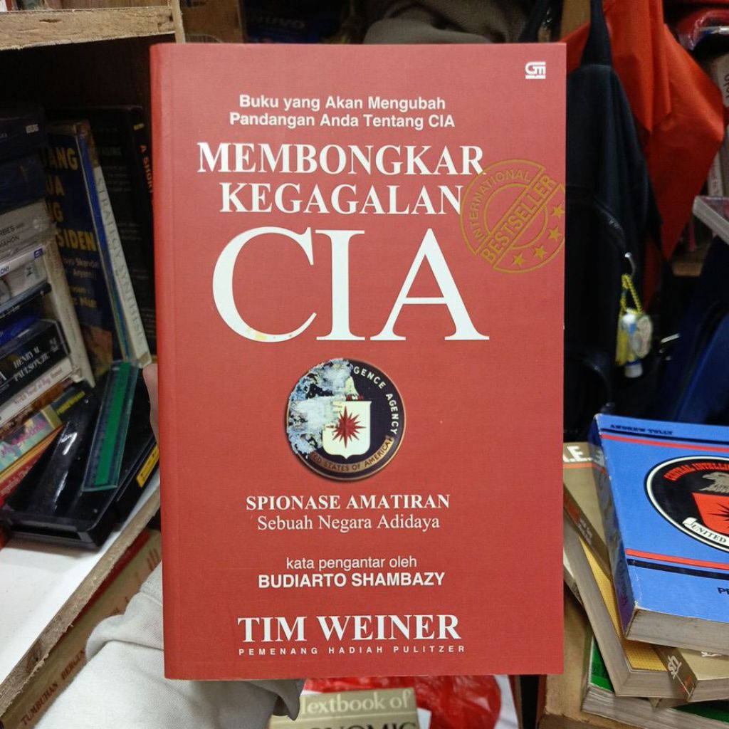 Buku tentang Membongkar kegagalan CIA
