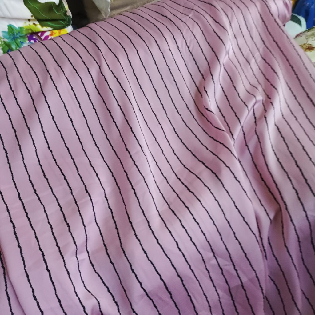 kain satin silk motif - kain silk baby garmen - kain satin meteran - kain satin silk motif salur - l