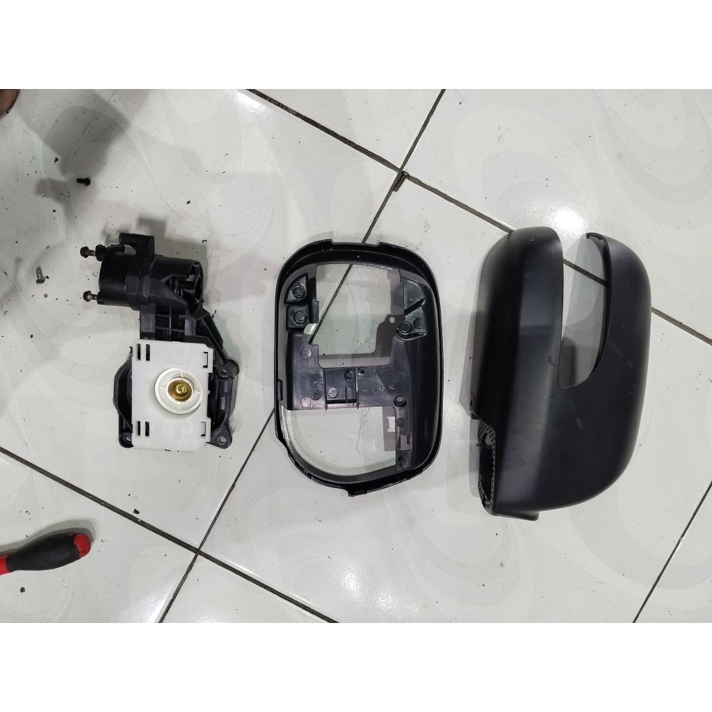 cover spion sirion lama.  batok spion daihatsu sirion. dudukan/as breket spion sirion