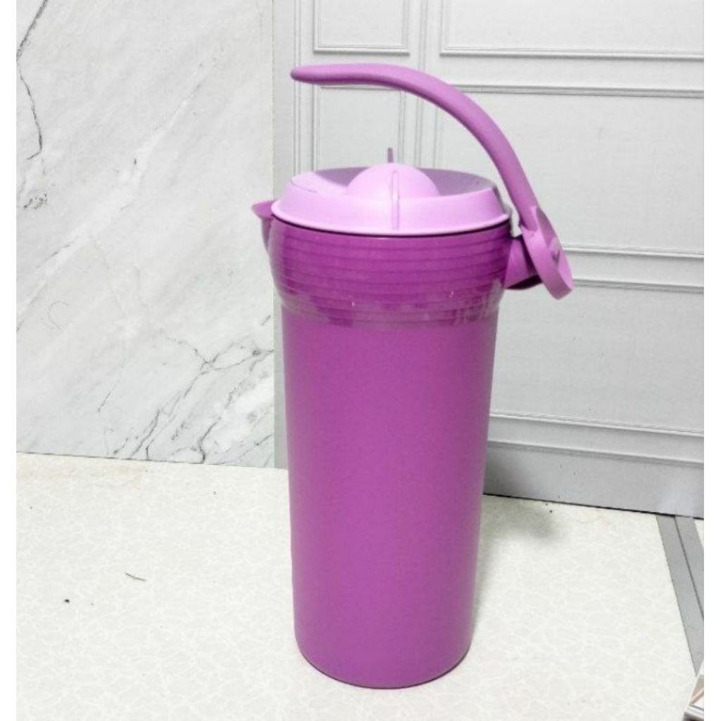 TUPPERWARE PITCHER 1. 1L