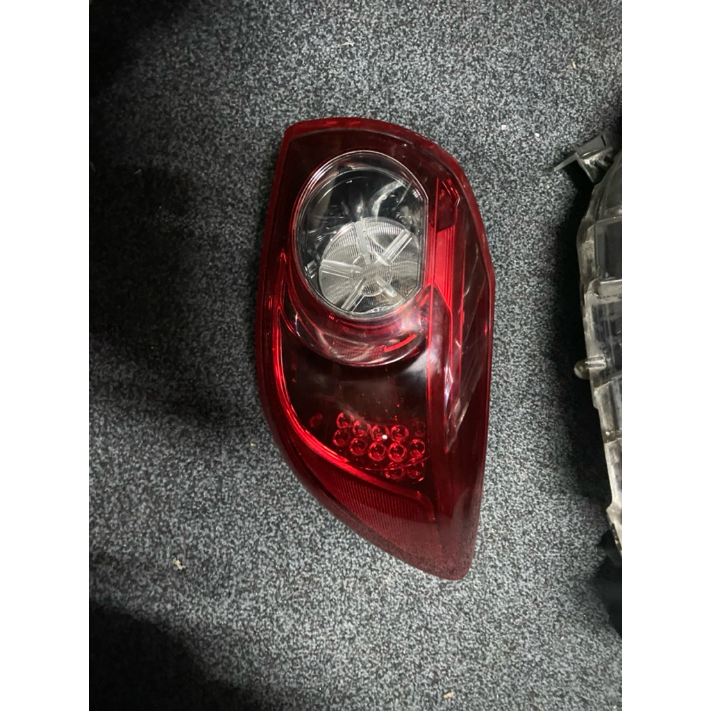 stoplamp lampu belakang mazda 3 original kanan