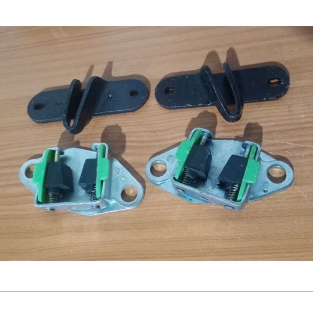 stoper bracket tahanan pintu bagasi kijang kapsul kijang krista LGX th 2000-on