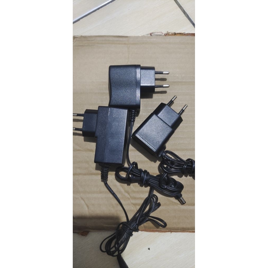 ADAPTOR 9 VOLT ORIGINAL SECOND / BEKAS SEPERTI BARU