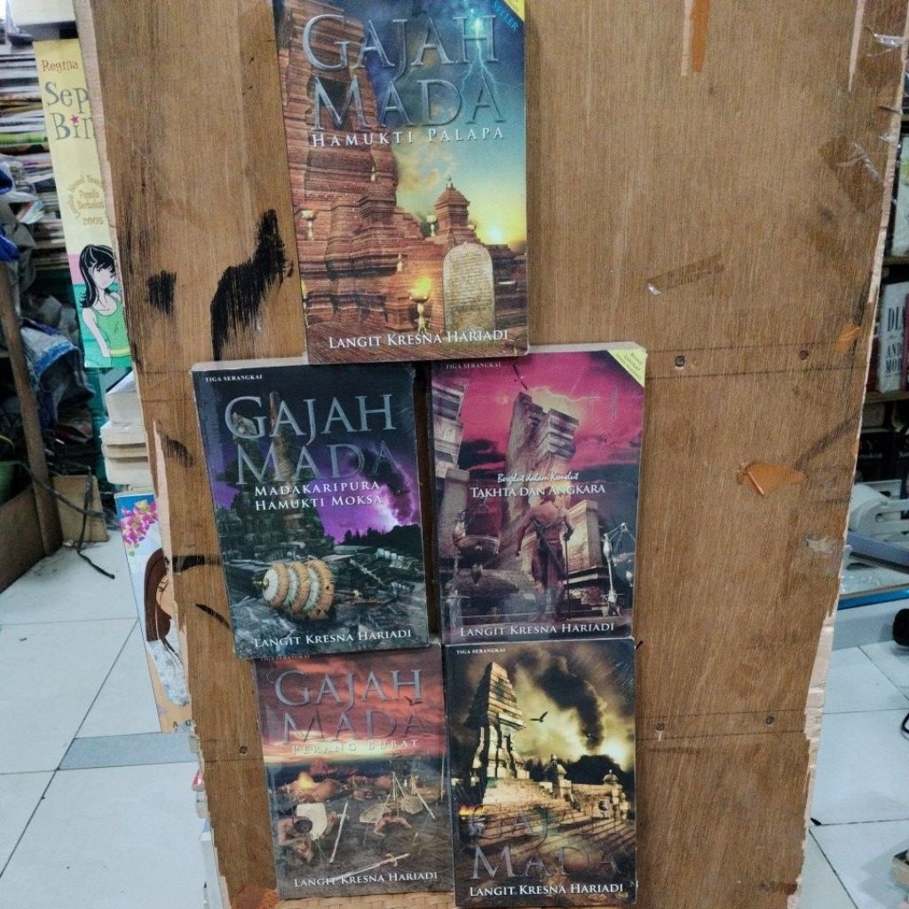 BUKU BEKAS ORIGINAL KONDISI MULUS:GAJAH MADA(LANGIT KRESNA HARIADI(1SET ISI 5BUKU)