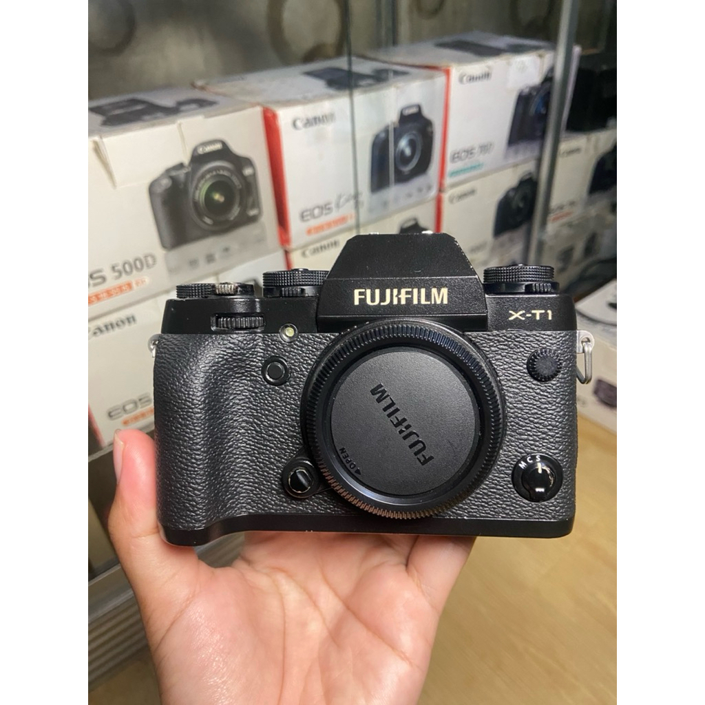 KAMERA MIRRORLES FUJIFILM XT1 SECOND BERGARANSI NORMAL (BODY ONLY)