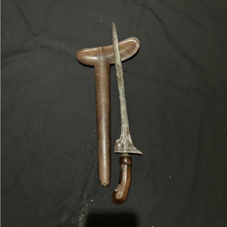 Keris sepuh dapur Mundharang dan pamor Junjung Derajat dari era Mojopahit khususnya tangguh Tuban | 