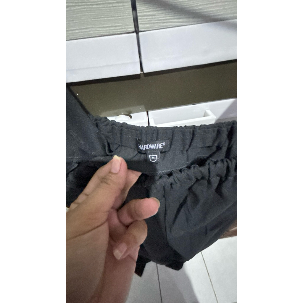 Celana kodok Hardware