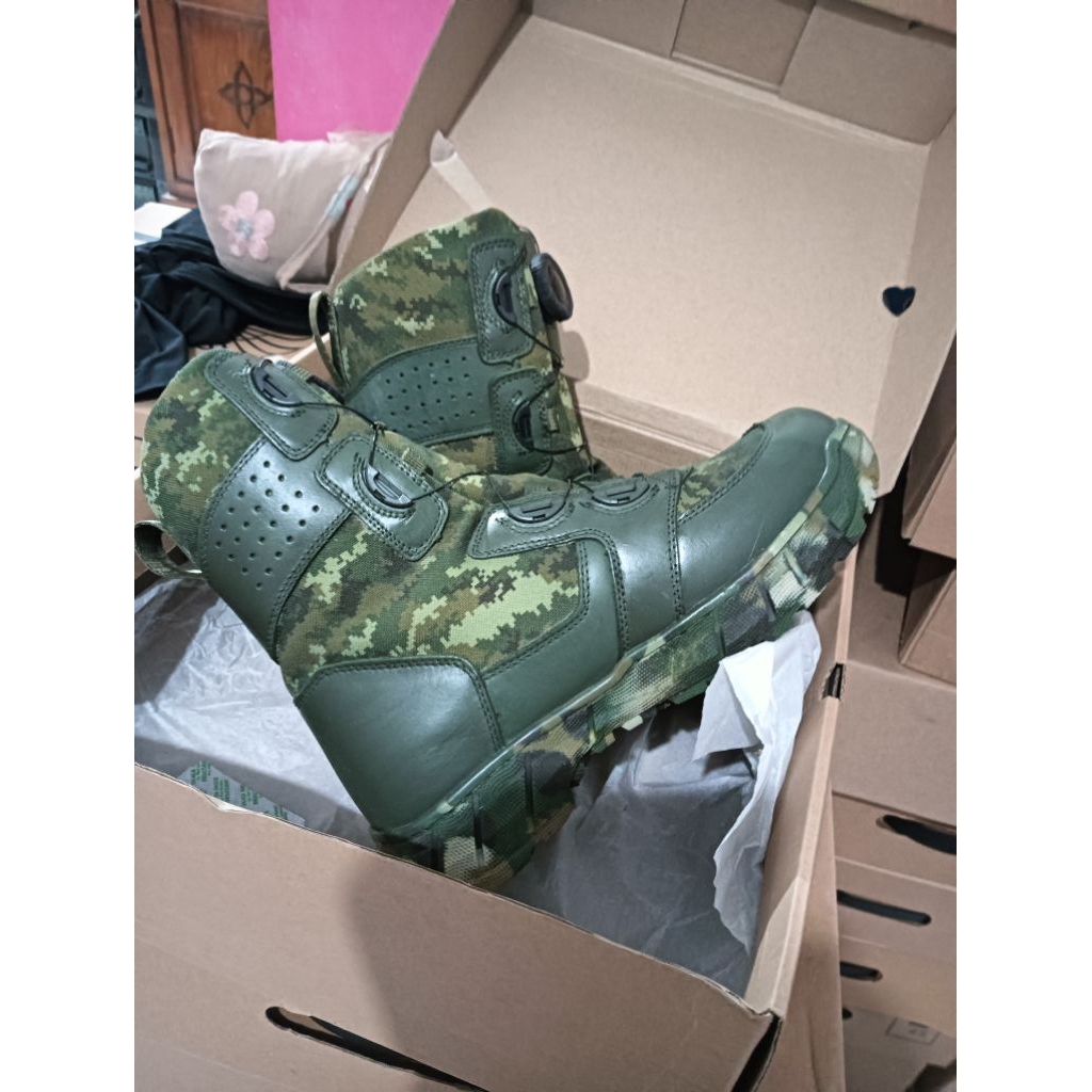 Sepatu pdl Sage