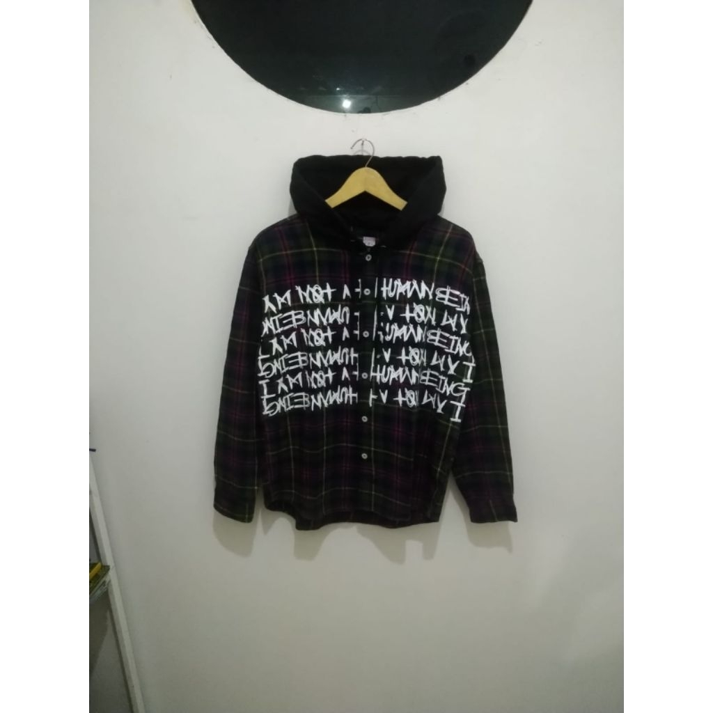 Kemeja Hoodie I AM NOT HUMAN BEING