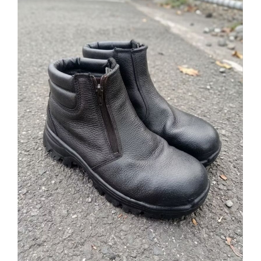 sepatu safety krushers resleting second kulit asli