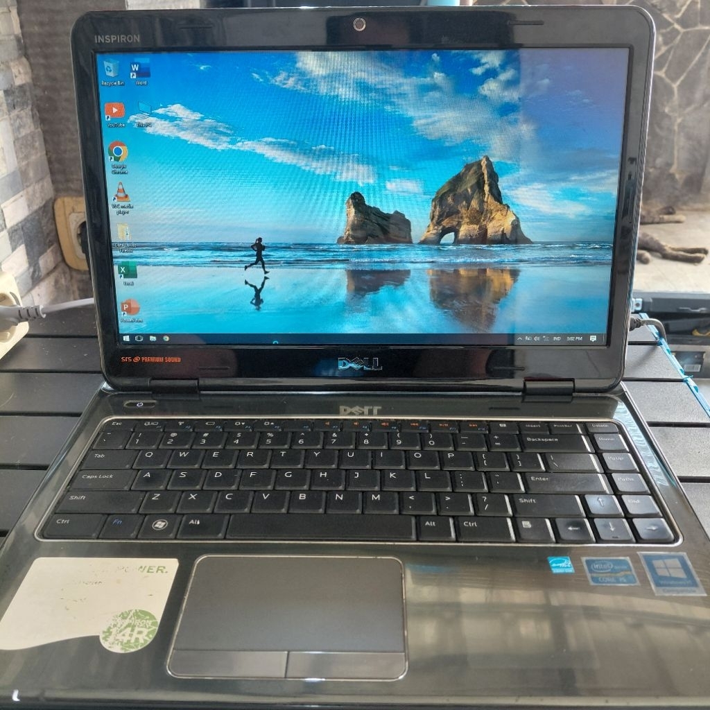 Laptop Dell Inspiron Intel Core i5 Merah