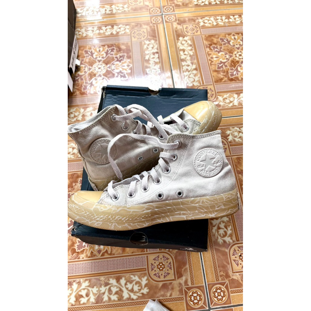Converse Desert sand