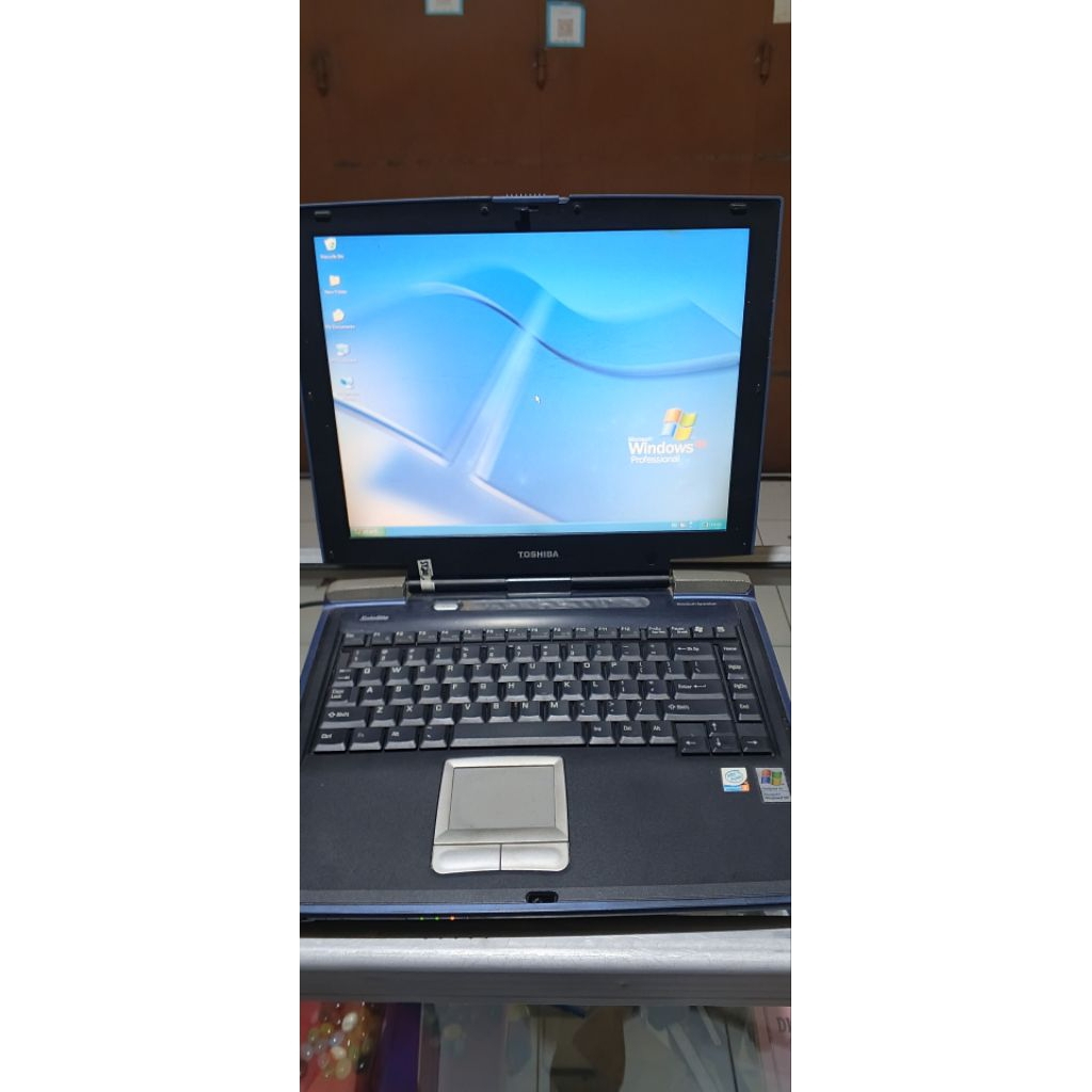 Laptop Toshiba Jadul masih ada port LPT