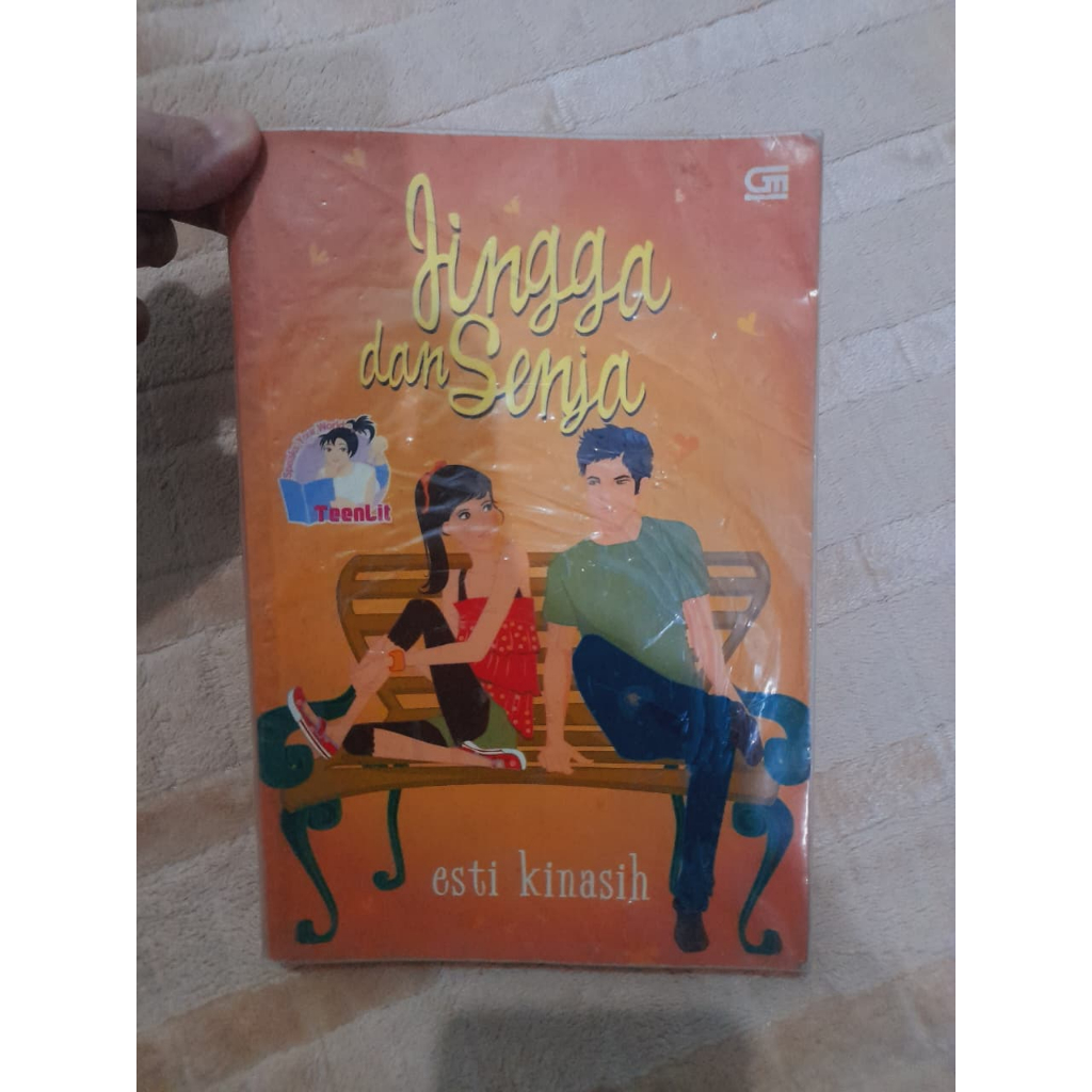Novel Preloved Jingga dan Senja Esti Kinasih