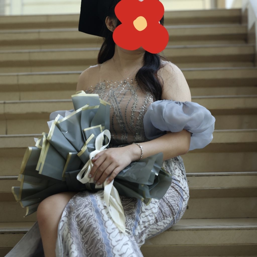[For Graduation] Kebaya Modern Elegan Abu Silver Payet Premium – Dress Pesta Wisuda & Kondangan Mewa