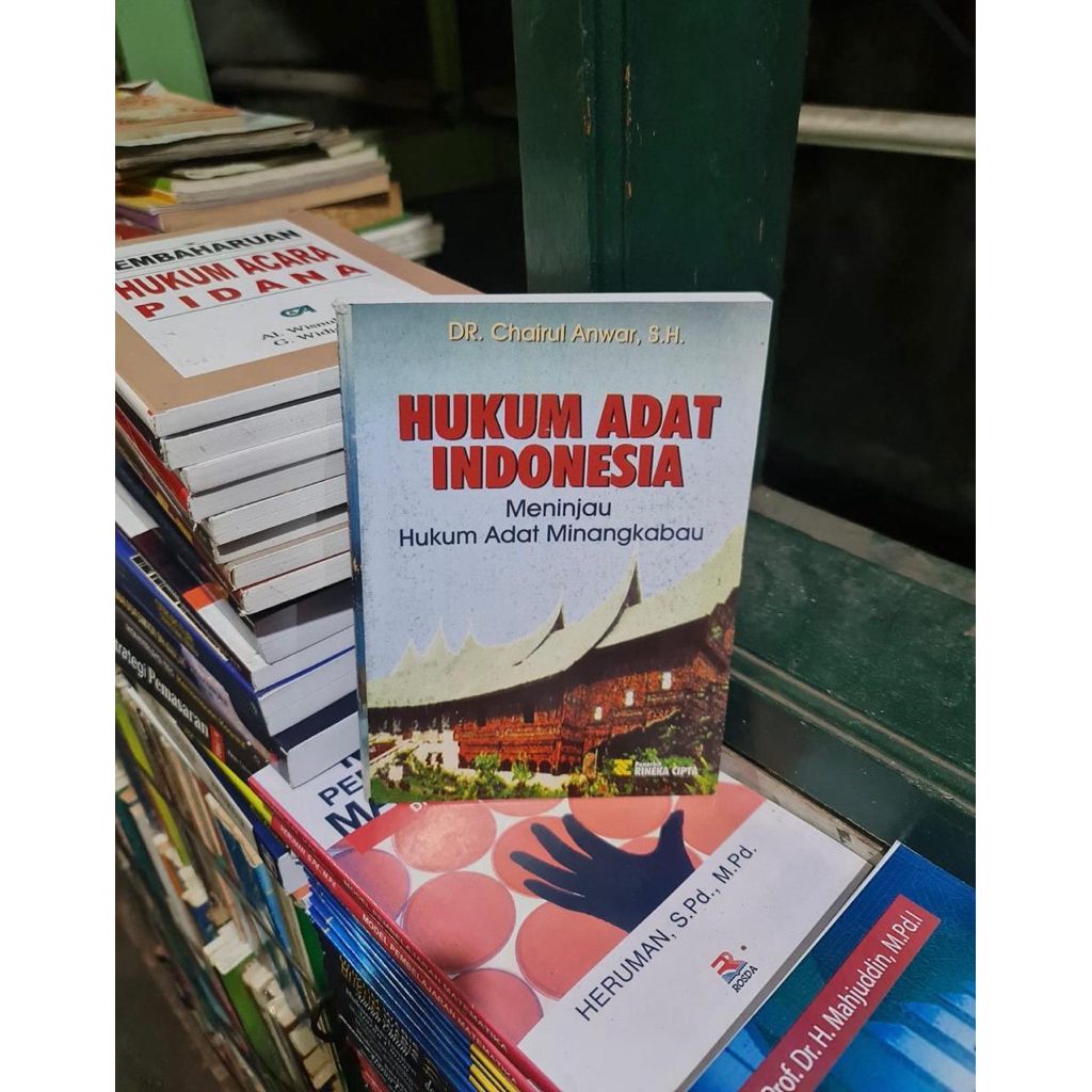 Hukum adat Indonesia meninjau hukum adat minangkabau BY Chairul