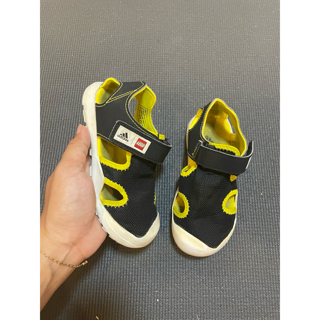 Sandal Adidas Capten Toey x Lego size 29 insole 17,5-18cm