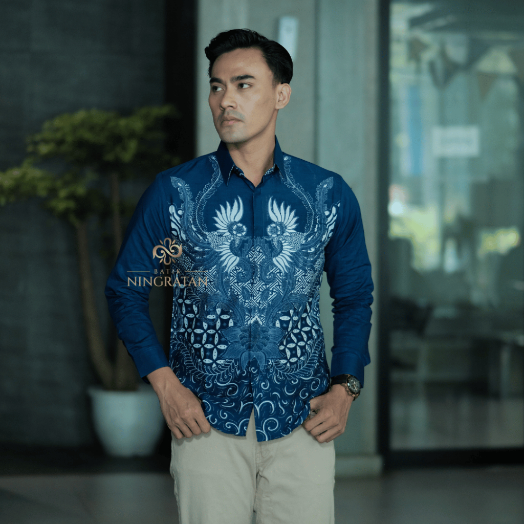 BATIK NINGRATAN MOTIF PRABUWIRA BIRU EMERALD Kemeja Batik Pria Lengan Panjang Katun Slimfit Lapis Fu