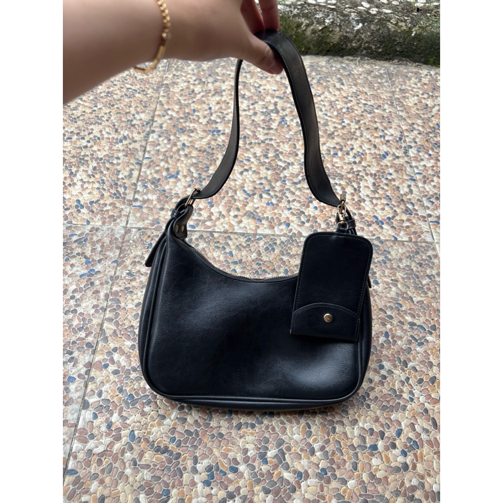 Preloved Tas Wanita Shoulder Bag Hitam Kulit