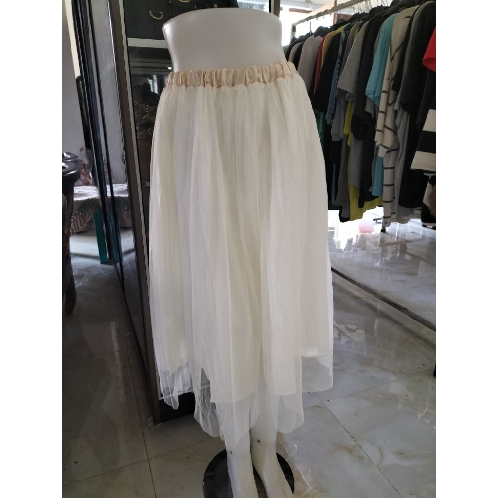 rok tutu warna putih tulang