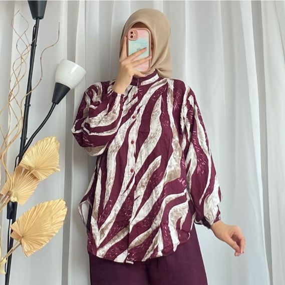 Setelan One Set Rayon Wanita Motif Shanghai dengan Kerah Shanghai dan Lengan Full Karet