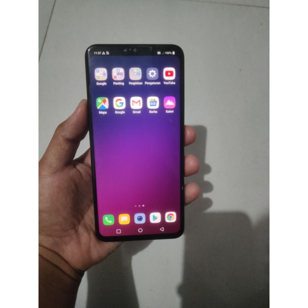 LG v40 thinq ram 6/128 minus lcd agak macet di bawah tapi bisa dan tombol luar GK ada hp layar lengk
