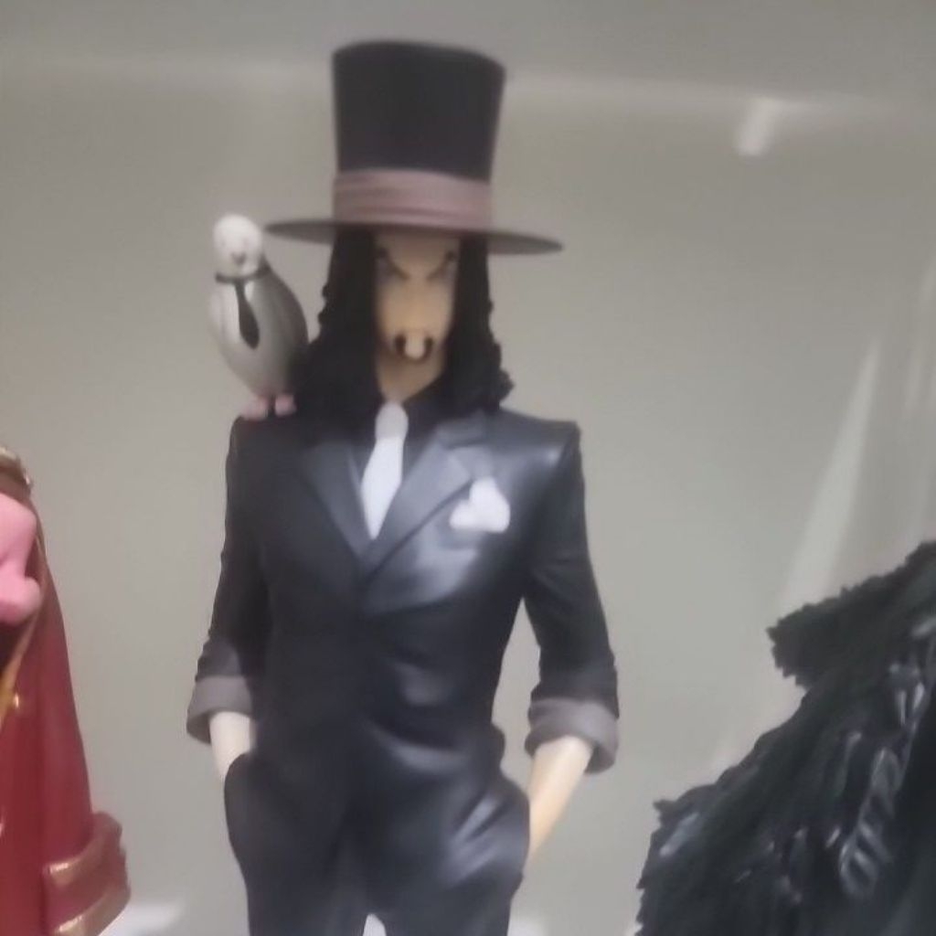 Figur Rob Lucci Ikuji
