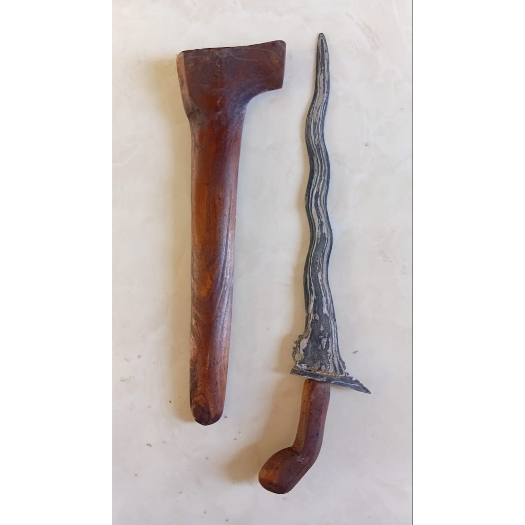 Keris Patrem Luk 7 Pamor Ngulit Semongko Panjang 26 cm