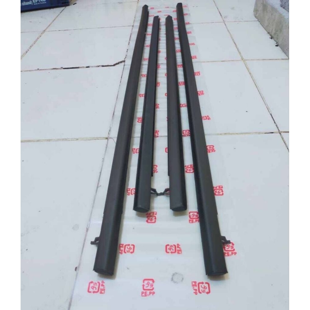 karet pelipit / watershrip kaca luar mobil Honda Freed / chrome / hitam / tahun 2009-2015 / original