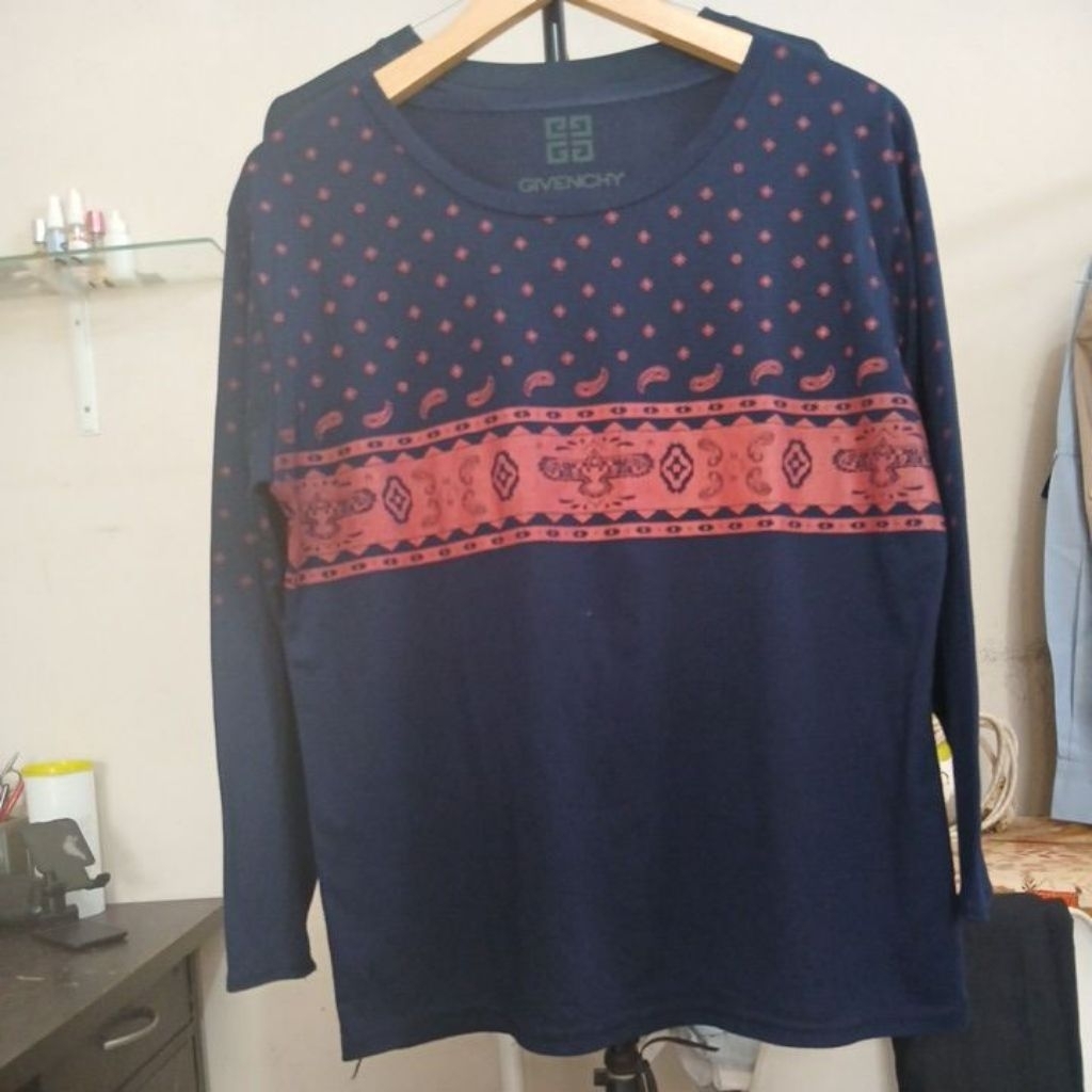 Kaos katun lengan panjang long sleeve wanita warna navy motif kerah kencang GIVENCHY second KW size 