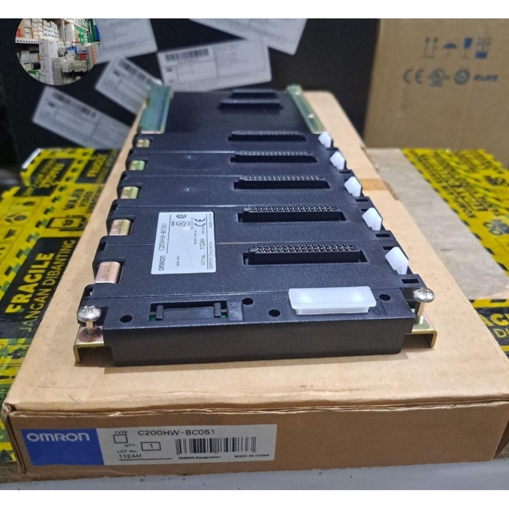 BASE UNIT OMRON C200HW-BC051 ORIGINAL