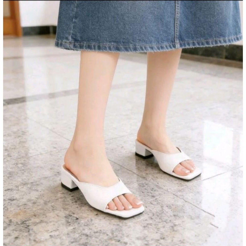 family 42 sendal wanita hills 3cm selop nyaman  ringan dipakai untuk  berpergian  dan sehari 2.