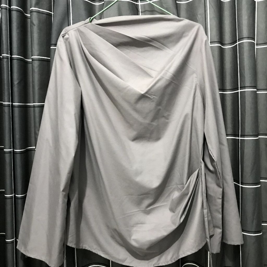 pastelly outfit lume drape top grey