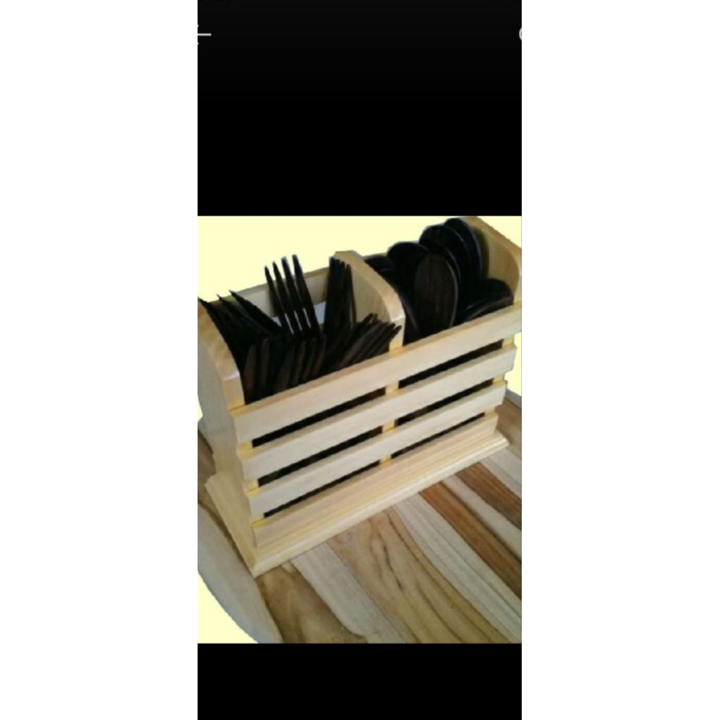 rak sendok minimalis dari kayu